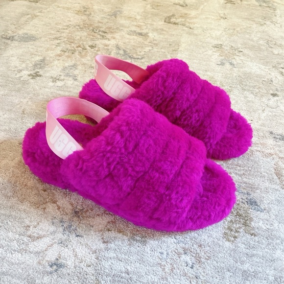 New Ugg fluff yeah Slippers Dragonfruit size 8 stretch band open toe - Picture 1 of 5